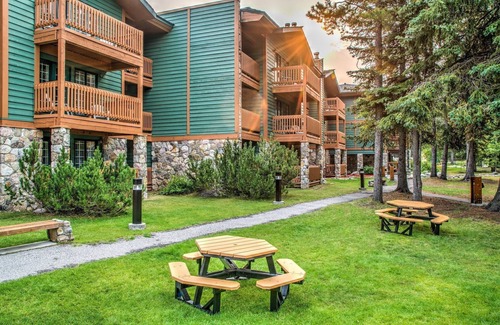Lake Louise Apartamento | Great Location! Cozy Room | Access to Ski Lockers