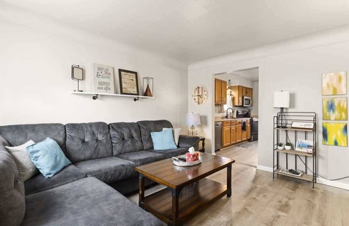 Warren Casa | Great Location! Cozy Home with Huge Backyard