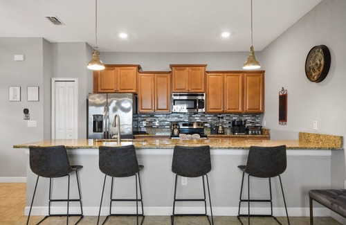 Kissimmee Casa | Great Location! Disney-Universal-Kid Gear-Free Pool Heat-Lake view- Family Fun