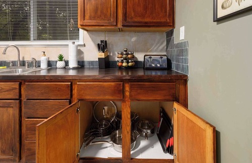 Overland Park Casa | Great Location+Explore+2BRHome|King Beds