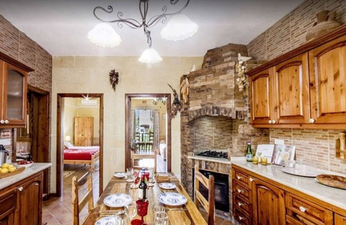 Ghajnsielem Casa | Great Location: FREE Gozo transfers, WIFI, Bicycles & BBQ – NO Car required!