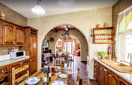 Ghajnsielem Casa | Great Location: FREE Gozo transfers, WIFI, Bicycles & BBQ – NO Car required!