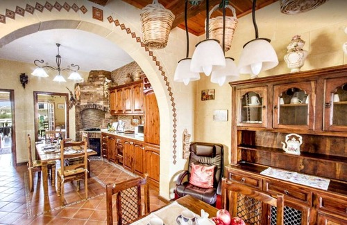 Ghajnsielem Casa | Great Location: FREE Gozo transfers, WIFI, Bicycles & BBQ – NO Car required!