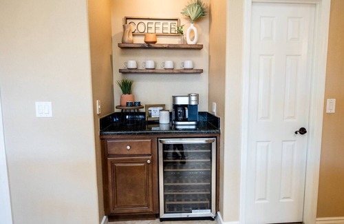 Paradise Park Vista Casa | Great Location, Heated Pool, Billiard Room & more