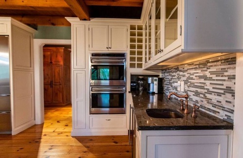Middletown Casa | Great Location! High-End Coastal Country Retreat