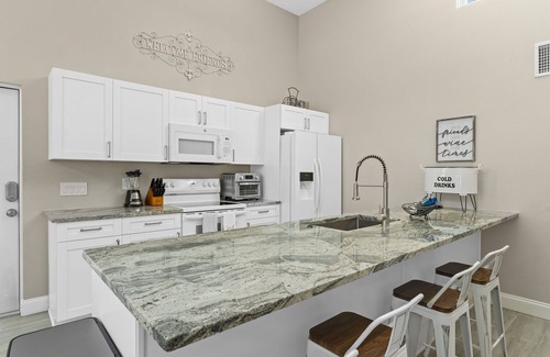 Clearwater Beach Casa | Great location/Home with Cottage/Pool