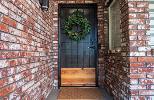 Raisin Casa | Great location in Fresno and twin xl bunk beds!