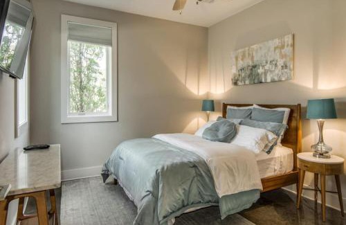 Edgehill Casa | Great Location, Large Home - Roof Deck, Walk to Ni
