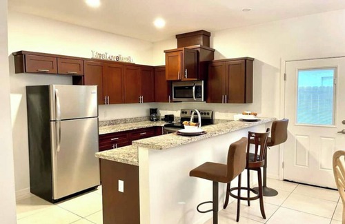 McAllen Apartamento | Great location near airport, shopping center, hospitals, expressway, comfort.