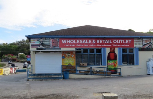 Durants Casa | Great Location near Beaches, Restaurants, Stores & Bus Routes in Bridgetown