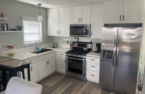 Lomita Apartamento | Great location nestled in a charming Lomita residential neighborhood.
