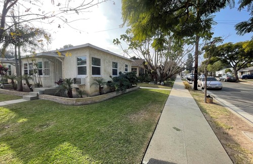 Lomita Apartamento | Great location nestled in a charming Lomita residential neighborhood.