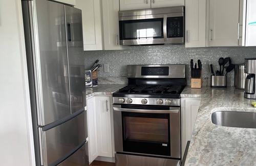 West Yarmouth Casa | GREAT LOCATION! Now Booking for 2025 2026 Season - 3 min walk to Englewood Beach