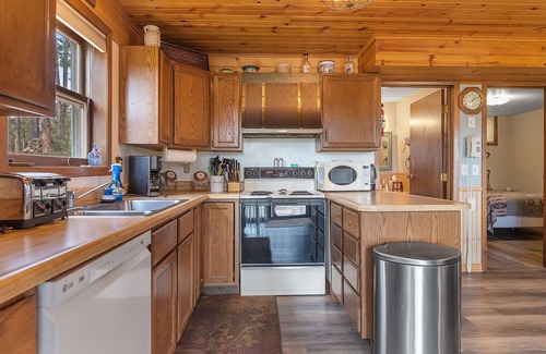 Deadwood Cabina | Great Location off Hwy 385, Secluded, Close to Pactola Reservoir, WIFI