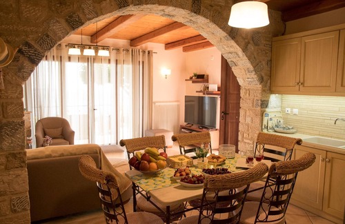 Kilada Casa | Hermosa ubicación, vistas al mar, piscina, wifi | Casa de vacaciones Argolis, Peloponeso