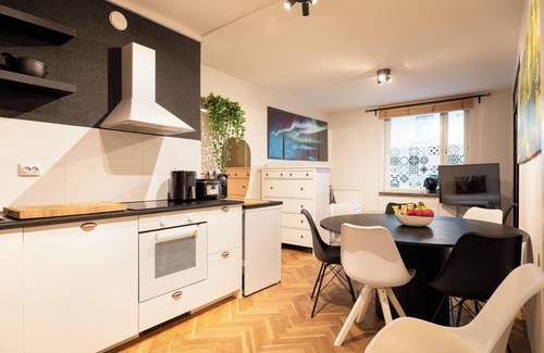 Kallio Apartamento | Great location/transport/amenities. 1-8 people FREE CONTINENTAL BREAKFAST & WIFI
