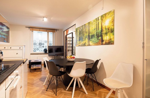 Kallio Apartamento | Great location/transport/amenities. 1-8 people FREE CONTINENTAL BREAKFAST & WIFI