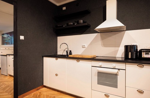 Kallio Apartamento | Great location/transport/amenities. 1-8 people FREE CONTINENTAL BREAKFAST & WIFI
