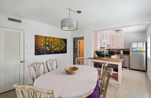 Sunset Point Casa | Great Location, Vintage and Fun Folly Vacation 120 Unit B