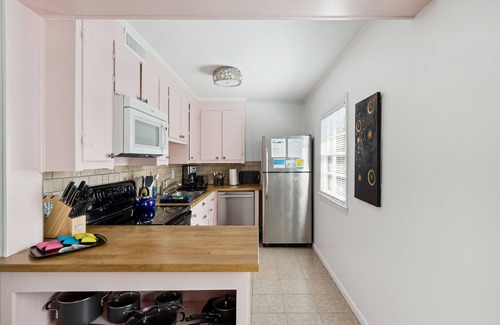 Sunset Point Casa | Great Location, Vintage and Fun Folly Vacation 120 Unit B