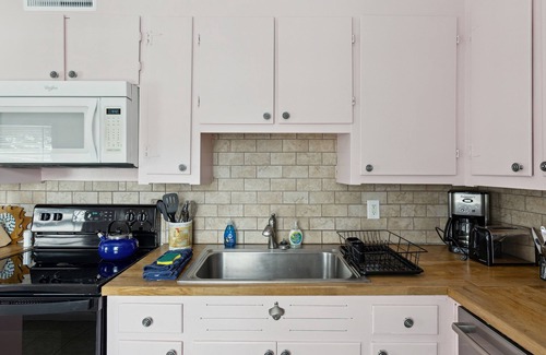 Sunset Point Casa | Great Location, Vintage and Fun Folly Vacation 120 Unit B