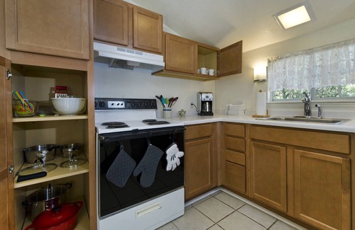 Heritage Cabina | Great Location-walking distance to downtown; quiet; historical district