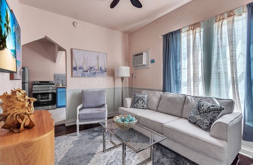 Gulfport Condominio | 🌴Great Location☀Walk To Beach🐬Casa Al Mare #1🐠Historic Charm! Pet Friendly