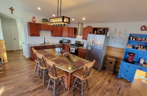 Hayesville Cabina | Great Mountain Views! Hiking, Rafting, Horseback Riding, Golf, Boating & more!!