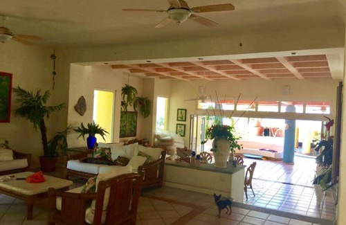 Puerto San Jose Casa | Gran casa frente al mar en Chulamar Guatemala CH011