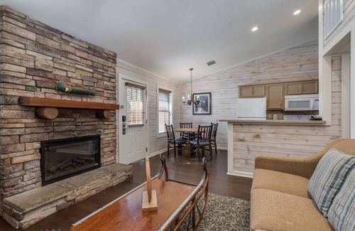 Conroe Apartamento | Great place with pool + Kitchen - 2BD / 2BA