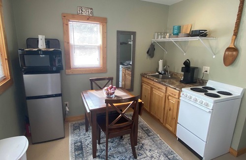 Custer Cabina | Great Quiet Location! Close to all the Attractions.