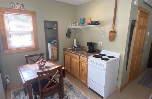 Custer Cabina | Great Quiet Location! Close to all the Attractions.