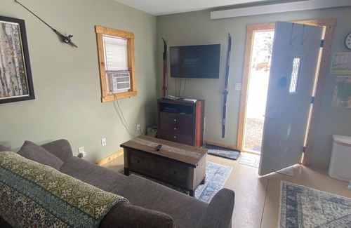 Custer Cabina | Great Quiet Location! Close to all the Attractions.