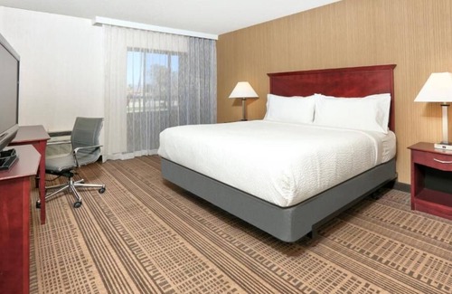 Santa Maria Casa | Great Relaxing Overnight Stay! Relaxing Unit! Minutes Away to Discovery Museum!