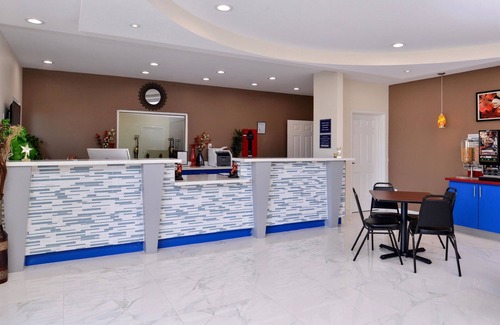 Spring Hotel | Great Relaxing Overnight Stay! Comfortable Unit! Close to ExxonMobil Campus!