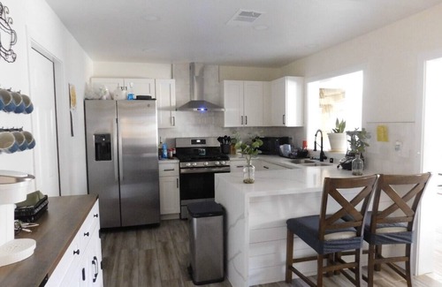 Sunrise Manor Casa | Great Specials Now! Pri POOL! 3 Bedroom, Sleeps 7, Great Location!