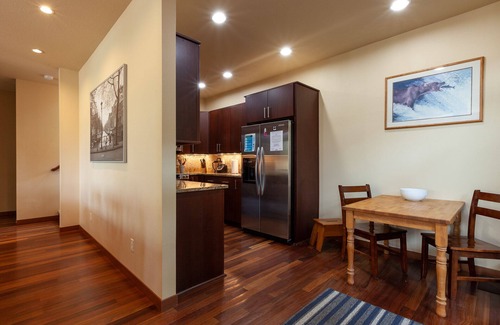 Hood River Casa | Great spot for a group gathering, 4 bed/3 bath, sleeps 8, hot tub