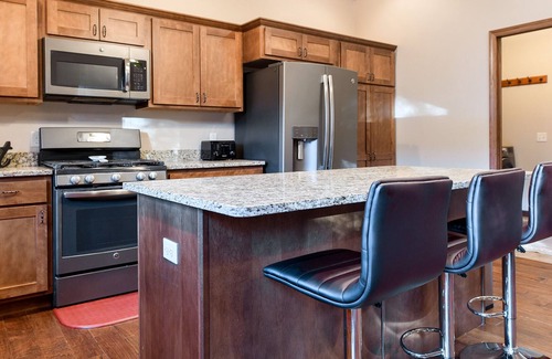 Spearfish Cabina | Great TwinHome w/ Full Game Room Large Open Kitchen & Close to Spearfish Park