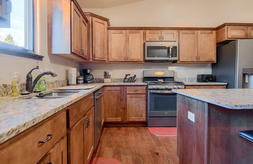 Spearfish Cabina | Great TwinHome w/ Full Game Room Large Open Kitchen & Close to Spearfish Park