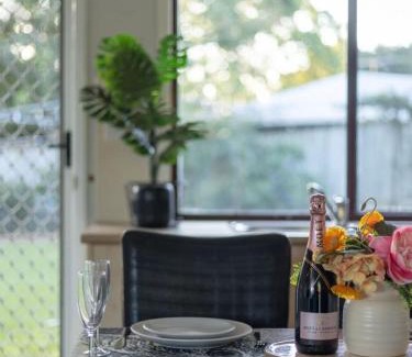 Heritage Park Casa | Great value Stylish 2BR Granny Flat Heritage Park