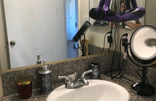 Westwood Condominio | Great View Private Bedroom (for ladies)