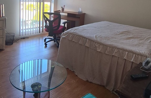 Westwood Condominio | Great View Private Bedroom (for ladies)