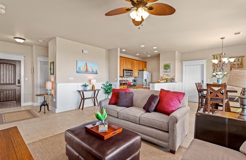 Jonestown Condominio | Awesome Villa 2 BD / 2 Bath, Lake View, Hollows Resort 3 Pools, Beach Club, Lakefront Access, Marina