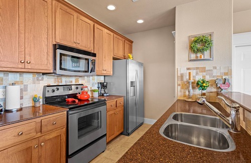 Jonestown Condominio | Awesome Villa 2 BD / 2 Bath, Lake View, Hollows Resort 3 Pools, Beach Club, Lakefront Access, Marina