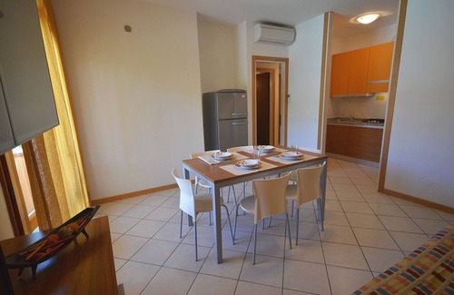 Bibione Apartamento | Gran pueblo renovado con piscina.