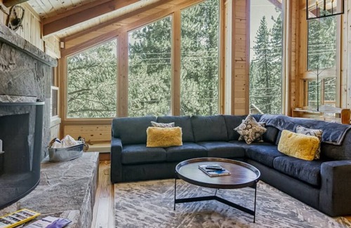 Olympic Valley Cabina | Great year around cabin in the Olympic Valley, winter and summer, Pet-Friendly