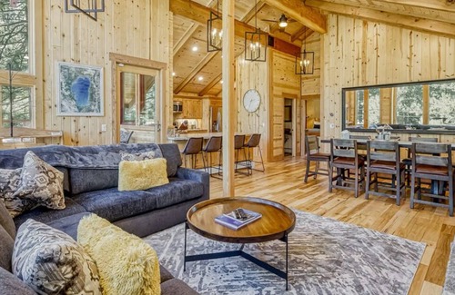 Olympic Valley Cabina | Great year around cabin in the Olympic Valley, winter and summer, Pet-Friendly