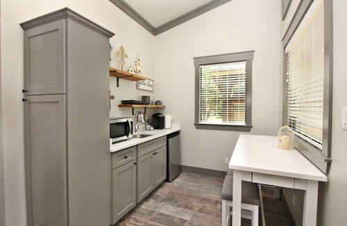 Wimberley Cabaña | Green Acres Cottages Gruene - New Affordable Suite Near Wedding Venues!