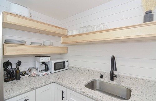 East Sandwich Cabaña | Green Anchor Cottage - private hot tub getaway!