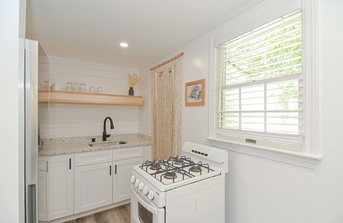 East Sandwich Cabaña | Green Anchor Cottage - private hot tub getaway!
